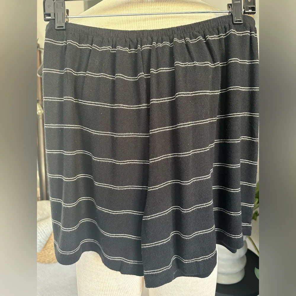 Vince black casual shorts, size large - Picture 5 of 14